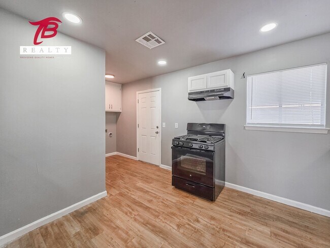 Building Photo - 7101 NW 20th St