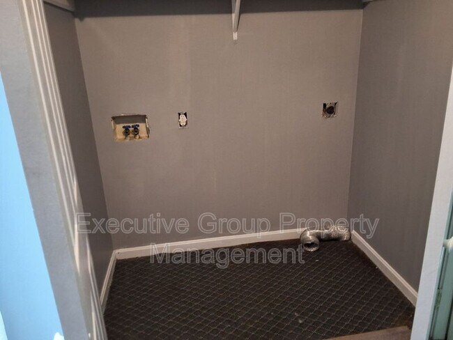 Building Photo - 1113 Crowne Pointe Dr