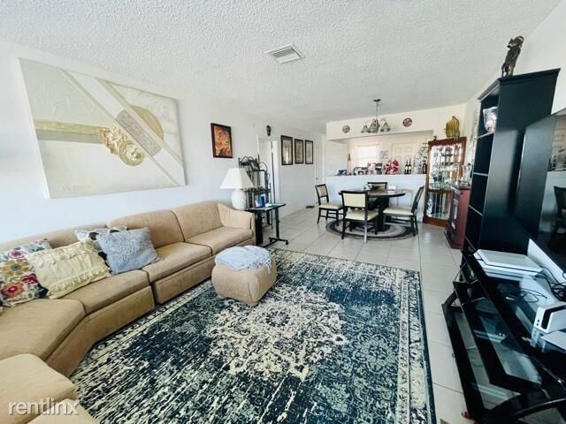 Building Photo - 3 br, 2 bath House - 1101 Crystal Lake Dr ...