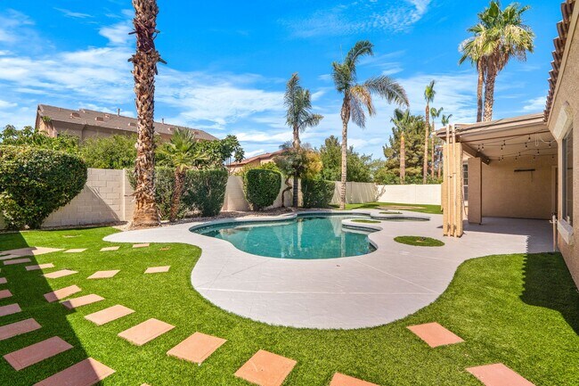 Building Photo - Gorgeous Everything you Need 4Bedroom plus Den Chandler Home!