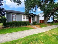 Building Photo - Adorable 2 bedroom house for rent in Downtown LC