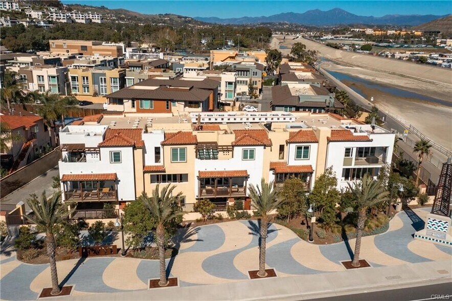 Building Photo - 1528 Doheny Way