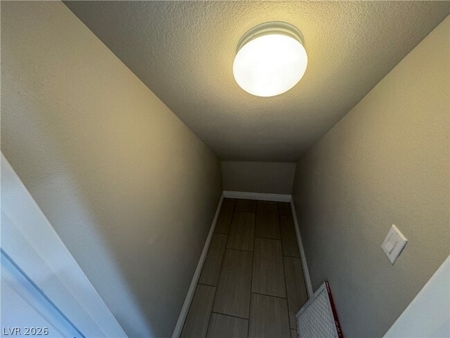 Building Photo - 1051 E Sunset Rd