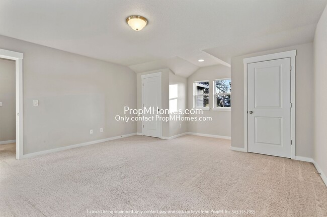 Building Photo - Gorgeous 4 Bedroom in West Linn! - Lovely ...