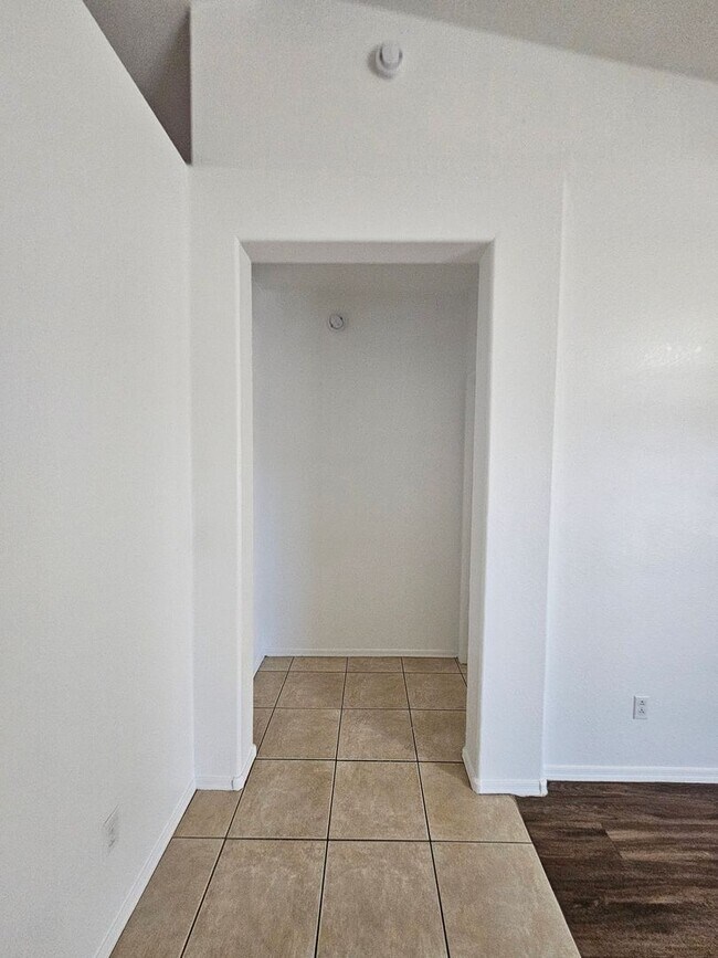 Building Photo - 3 Bedroom Home - No HOA - North Phoenix ** Move In Special $1000 off 1st Month**