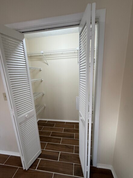 Building Photo - 2120 Corbin Pl