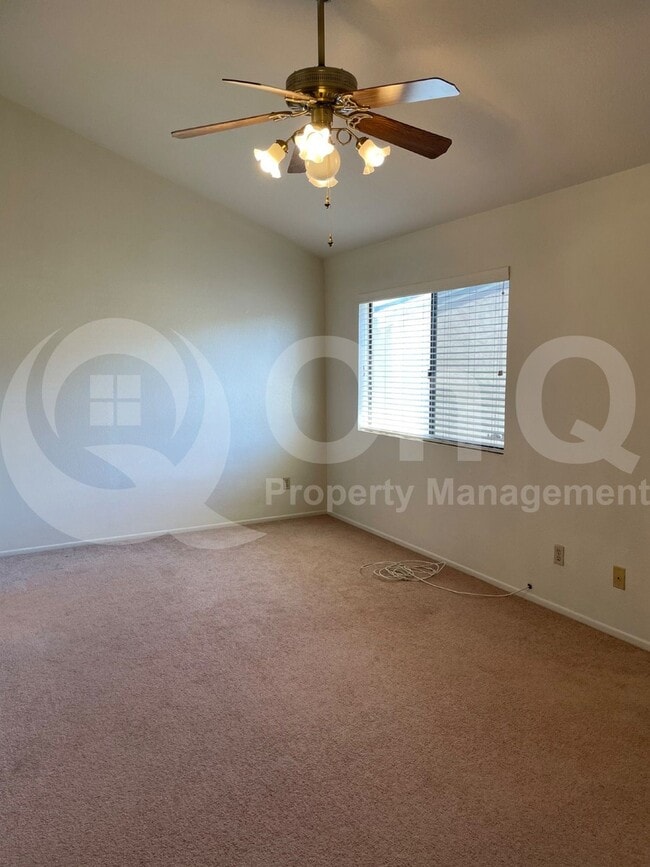 Building Photo - 3117 E Oasis De Palmeras