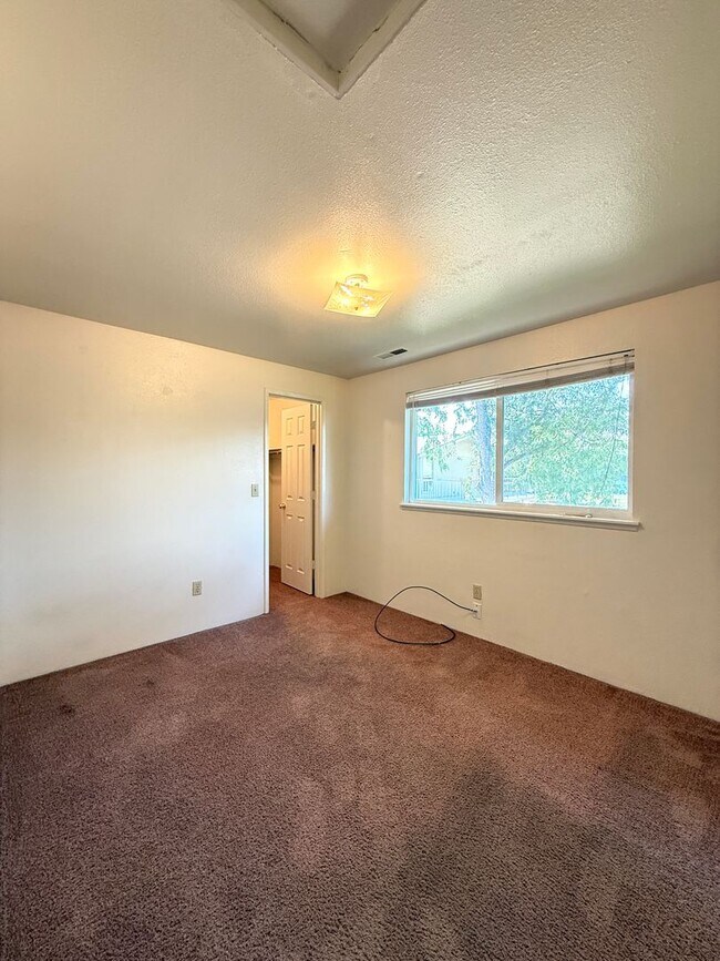 Building Photo - 330 Independence Cir