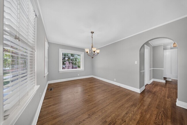 Building Photo - 1028 E 33rd Pl