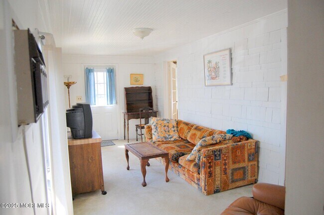 Building Photo - 206 Howell Ave