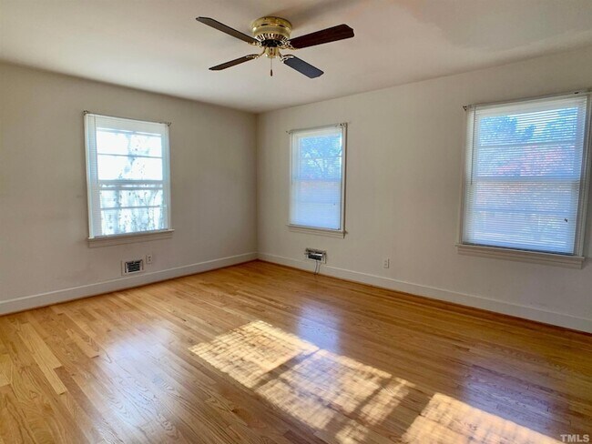 Building Photo - 217 Hardee St