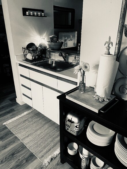 Building Photo - 334 Wells Ave S