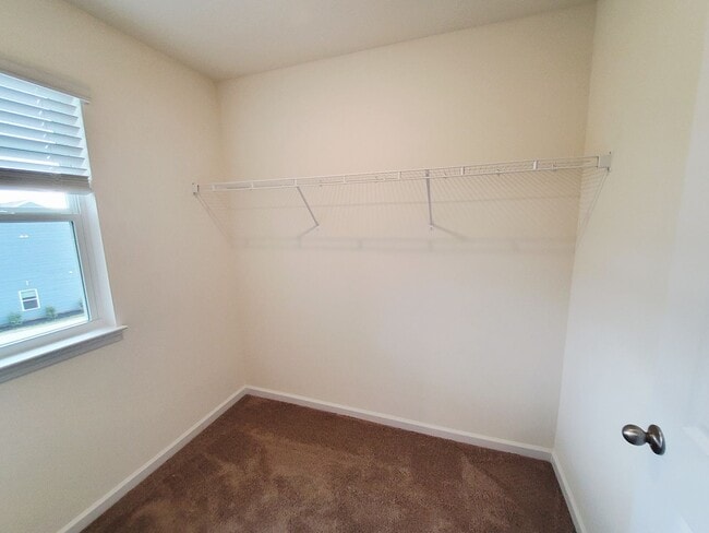 Building Photo - Kodak 37764 - 3 bedroom 2.5 bath townhouse - call Dustin Walker 865-221-0197