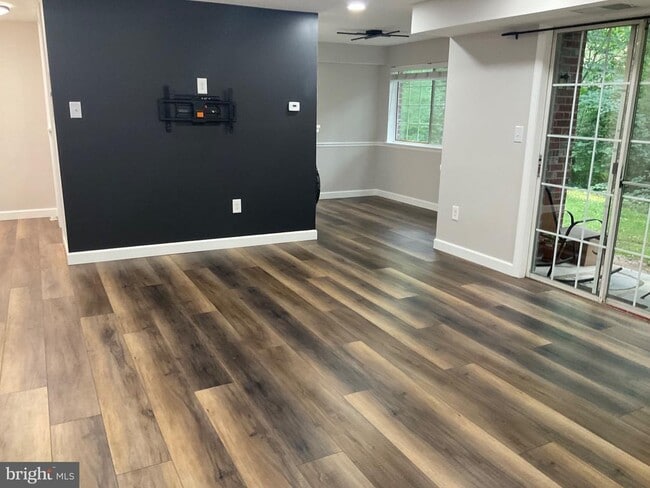 Building Photo - 1533 Colonial Dr