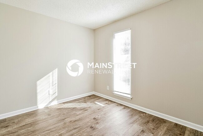 Building Photo - 3 Bedroom Pet-Friendly Home in Memphis, TN with Main Street Renewal
