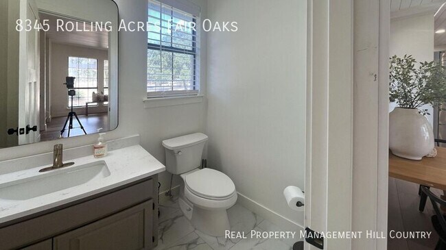 Building Photo - 8345 Rolling Acres Trail