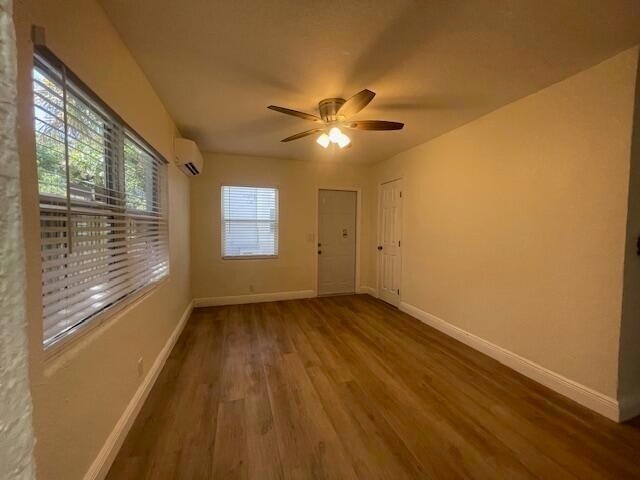 Building Photo - 304 N Tamarind Ave