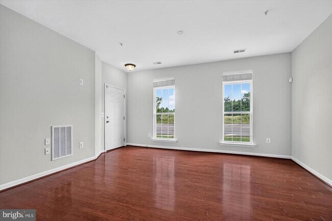 Building Photo - 43845 Centergate Dr