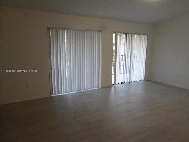 Building Photo - 20760 NE 4th Ct