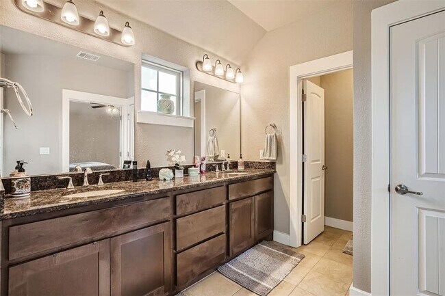 Building Photo - 9401 McKnight Lp