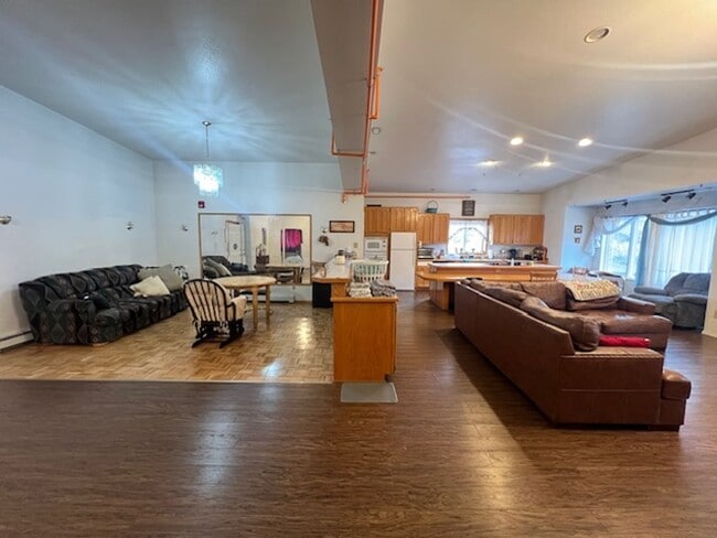 Building Photo - 917 Mill Bay Rd