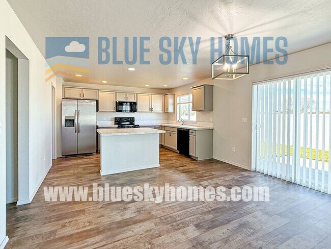 Building Photo - 853 Harpy Ave