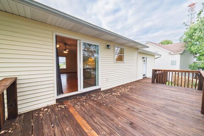 Building Photo - 1801 Ridge Rd