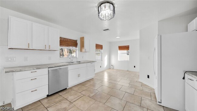 Building Photo - 918 Acroft Ave