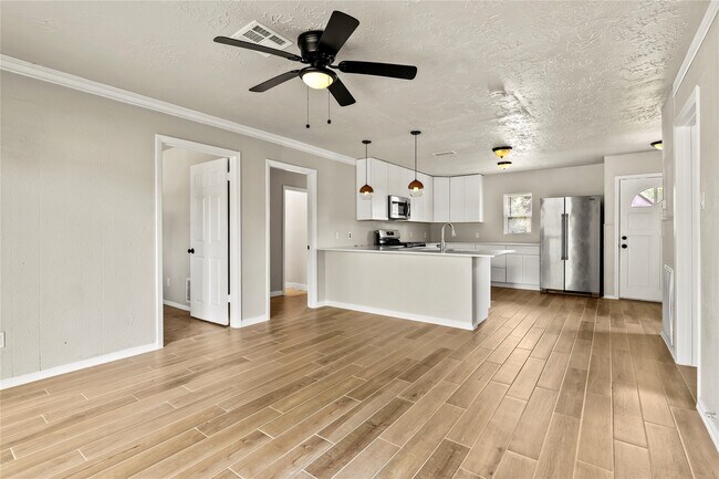 Building Photo - 11455 Spottswood Dr