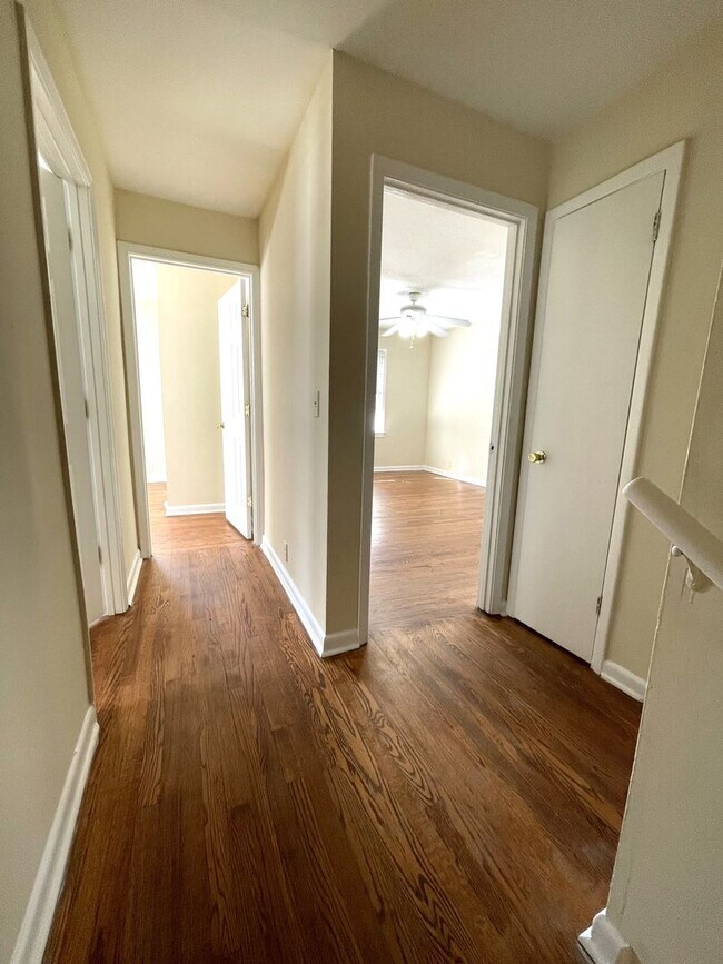 Building Photo - 5br House off S. Milledge (Available now o...