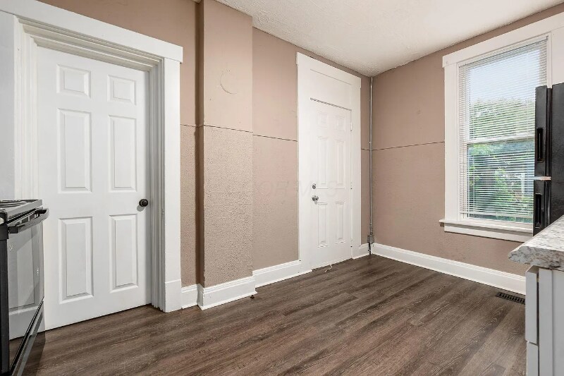 Building Photo - 440 S Ohio Ave