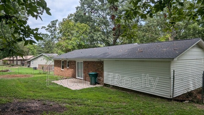 Building Photo - 8708 Peach Tree Dr