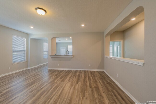 Building Photo - 3592 Vuitton