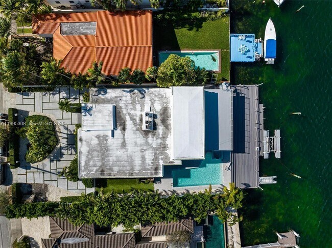 Building Photo - 1055 Stillwater Dr