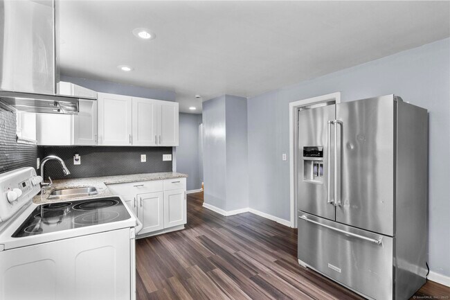 Building Photo - 22 Wyman St