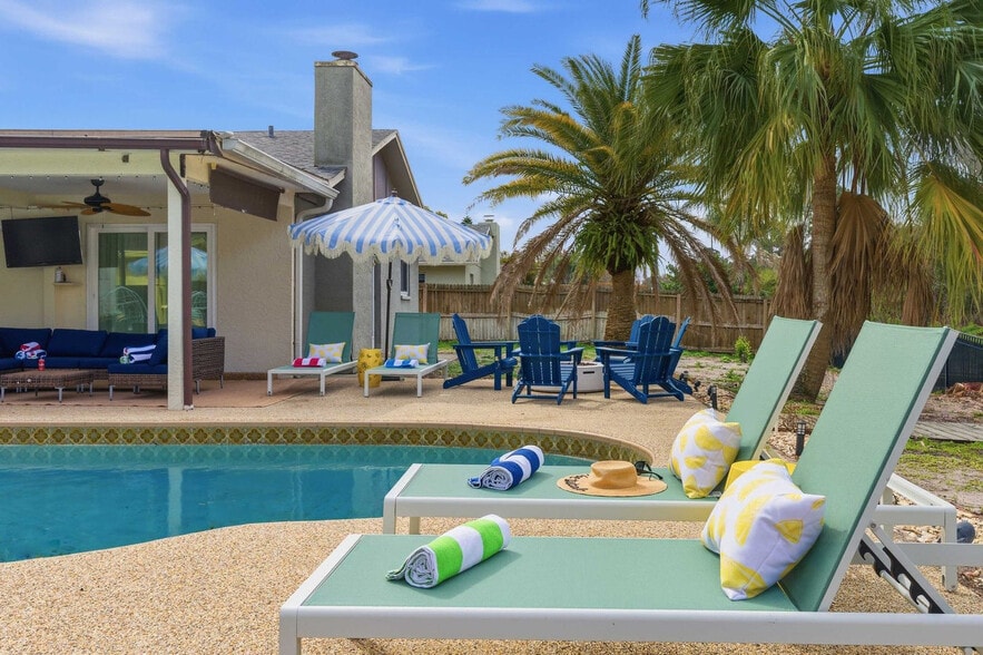 Building Photo - 1842 Del Robles Dr