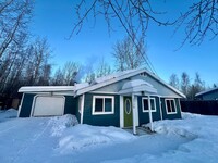 Building Photo - 2 Bedroom / Heated Garage / Available Now!