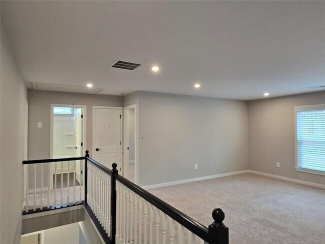 Building Photo - 196 Catalpa Grv