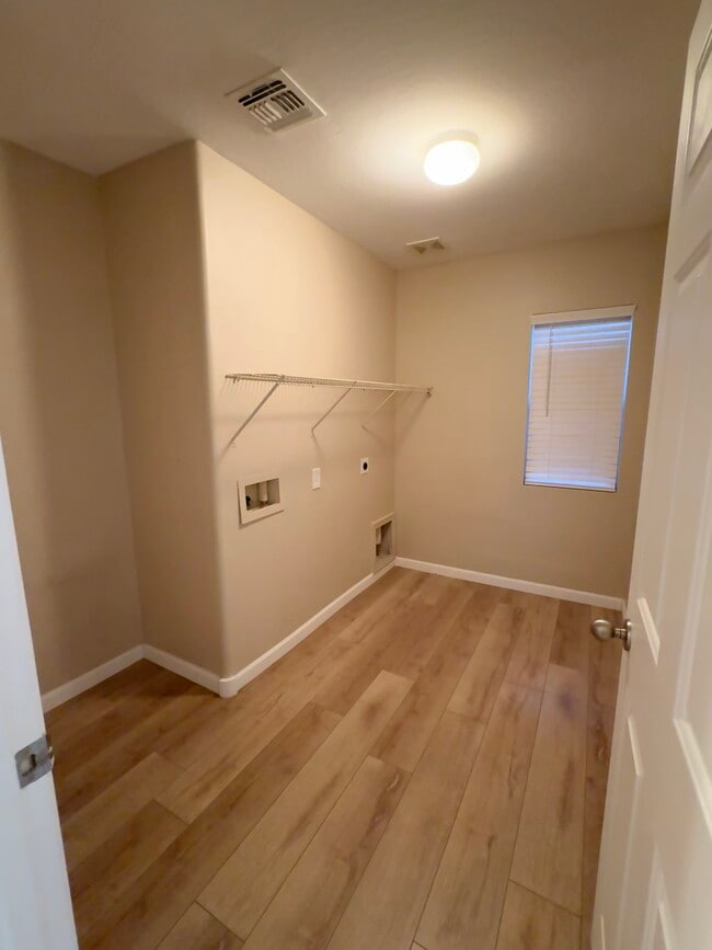 Building Photo - 11549 W Mountain View Rd