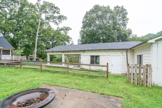 Building Photo - 12013 Idlewild Rd