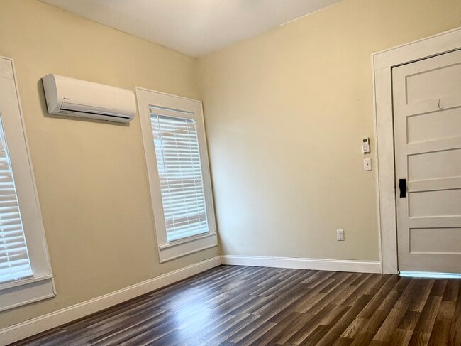 Building Photo - 119 S Mcsweyn Pl