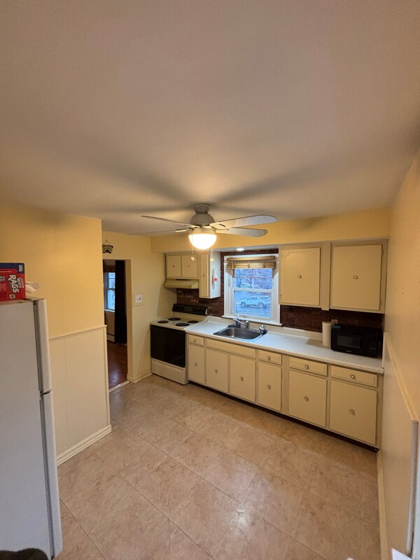 Building Photo - 395 Fir St