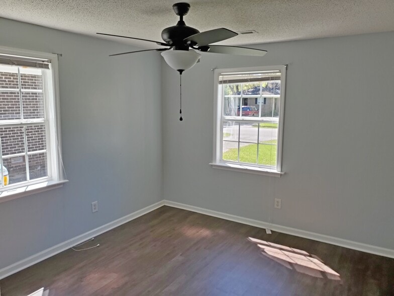 Building Photo - 1730 Pinckney Park Dr