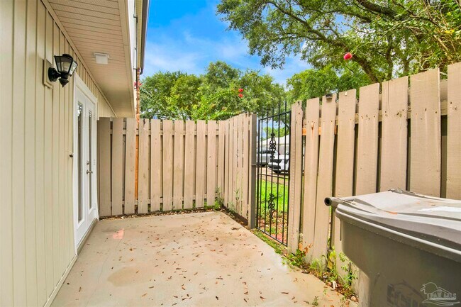 Building Photo - 4707 Huron Dr