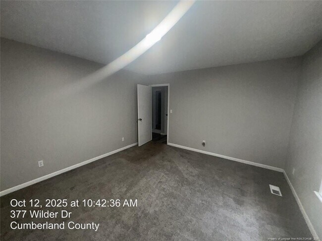 Building Photo - 377 Wilder Dr