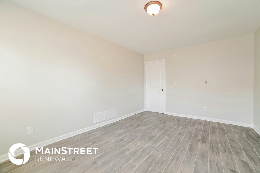 Building Photo - 4290 Carroll Dr