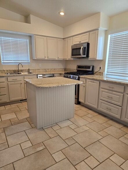Kitchen_01 - 726 W Tyrolean Ct