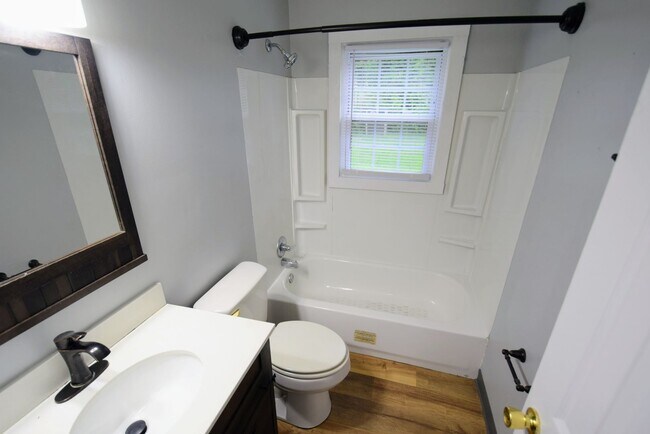 Building Photo - 809 Varsity Dr