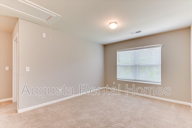 Building Photo - 5060 Vine Ln
