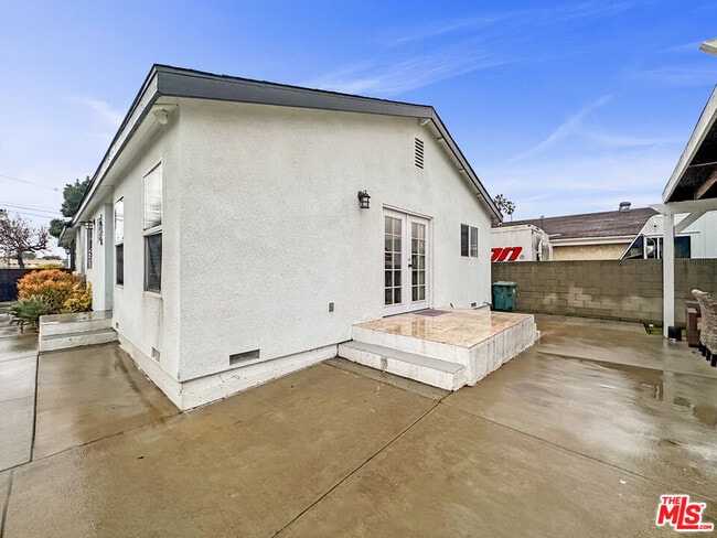 Building Photo - 10328 Firmona Ave